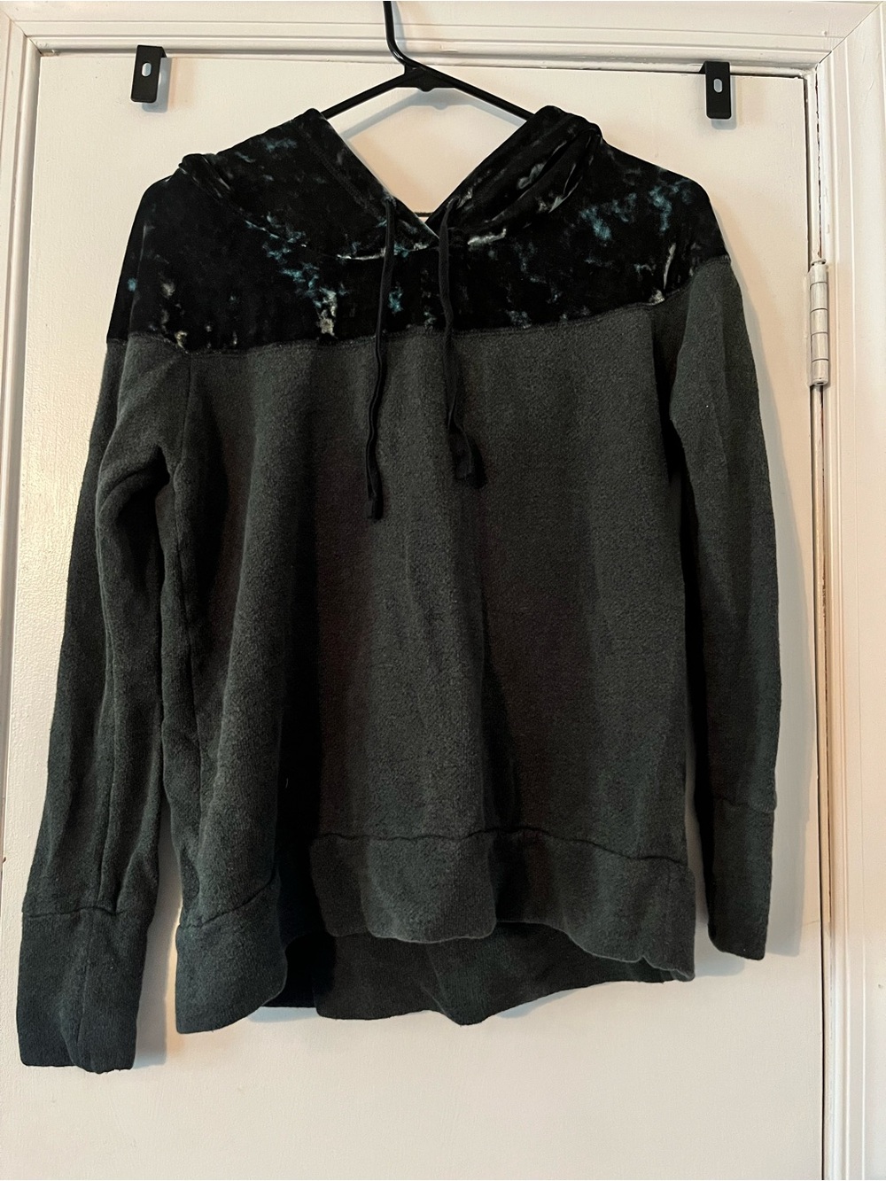 Melrose and Market Black Velvet Hooded Pullover Sweatshirt Women’s Small